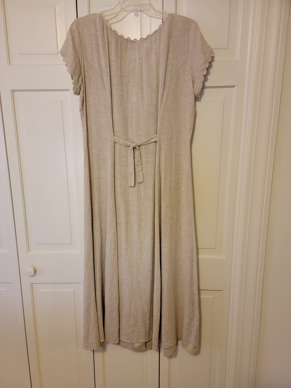 Carol Anderson Beige Button-Front Midi Dress with Scalloped Trim Size 12 EUC - Picture 4 of 6